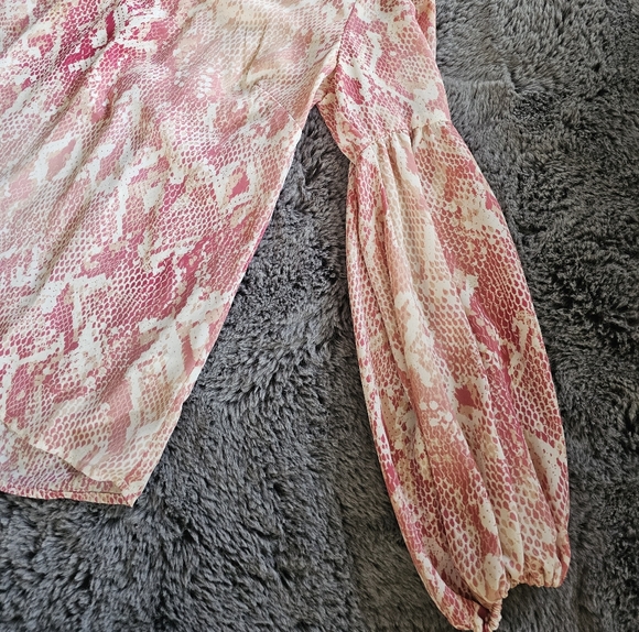 CAbi Pink Snakeskin Blouse Sz S - Picture 3 of 6